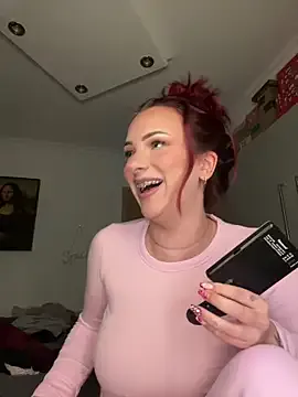 OliviaaFischer on StripChat