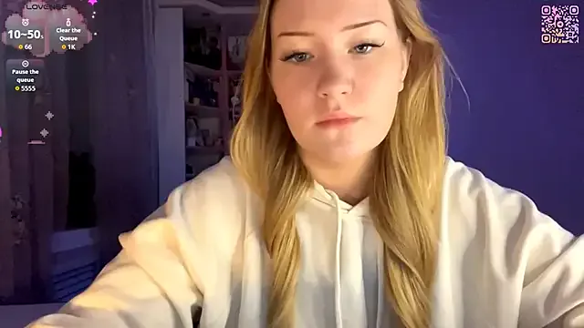 PandaFluff — lick lips 