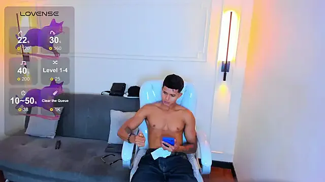 Paradise_boy_s on StripChat