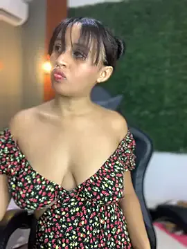 PaulaSweetFire_ on StripChat