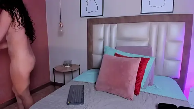 PaulinaSaint on StripChat