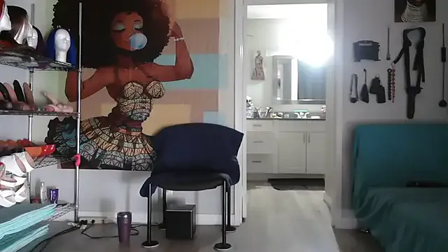Queenanitadix on StripChat