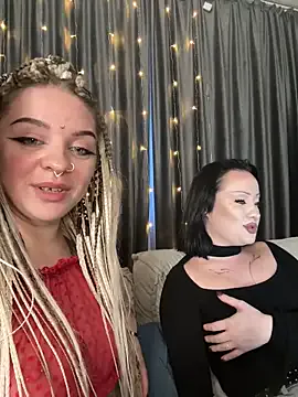 RollingGirls on StripChat