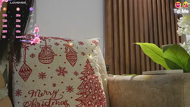 Roxybeautyy on StripChat