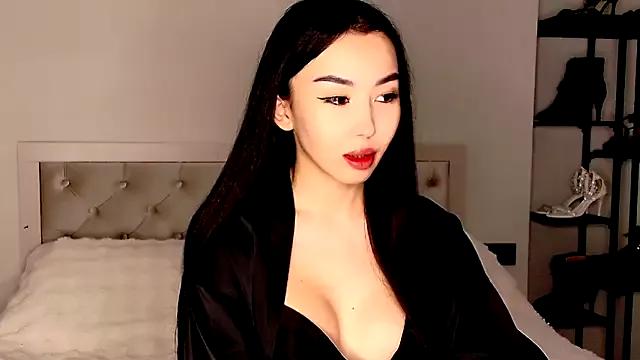 saranmia on StripChat 