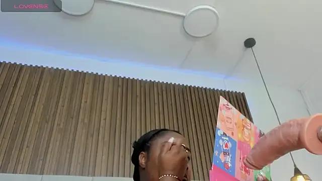 Saravy_Blandon on StripChat 