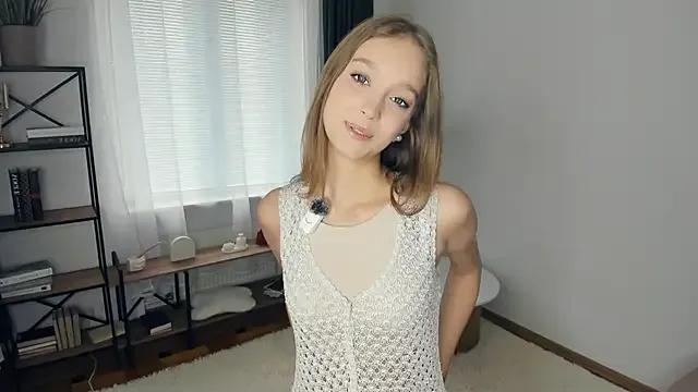 SerrenaAa on StripChat 