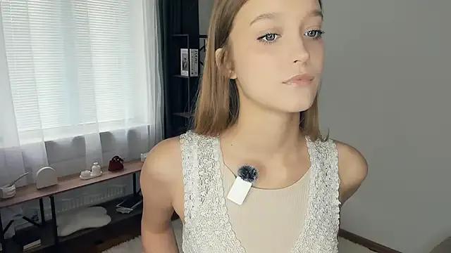 SerrenaAa on StripChat 