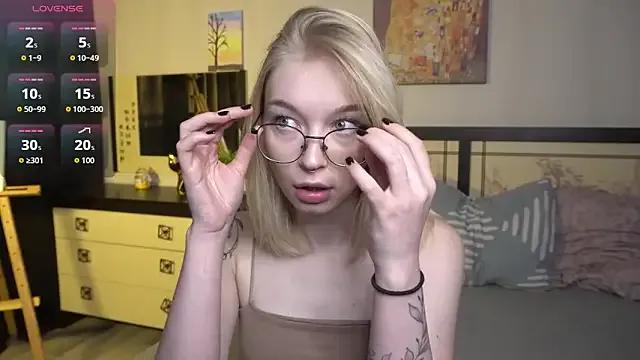 ShanelTunon — Air kisses