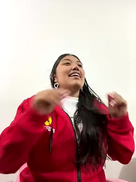 SharaRous on StripChat