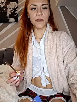 SlimBellaa on StripChat