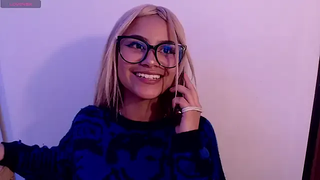 Stefany_44 on StripChat