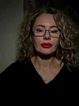 Tania201243 on StripChat