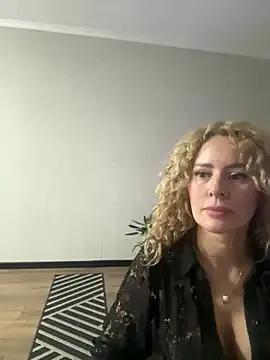 Tania201243 on StripChat