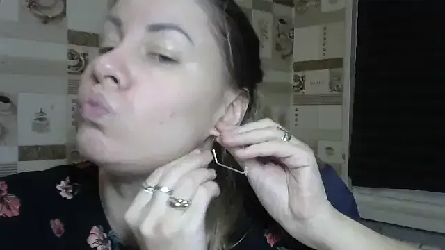 TherestlessKitty on StripChat