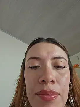 valery_mora on StripChat