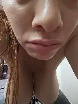 valery_mora on StripChat