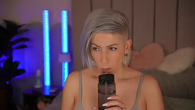 VickySecret96 — Make me wet, cum and squirt. 