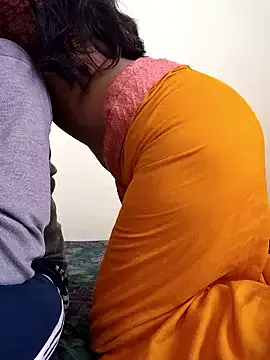 wonder-top-couple — Boobs show