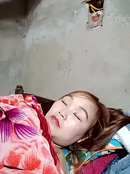 yula-bi on StripChat