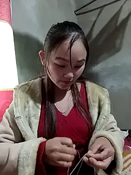 yula-bi on StripChat