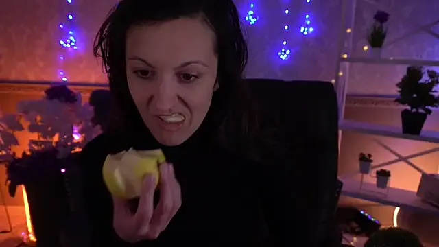 ZafiraMoonn — show legs